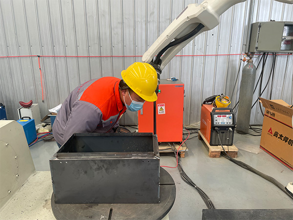 全自動焊接機器人調(diào)整焊接參數(shù) 全自動焊接機器人調(diào)整焊接參數(shù)